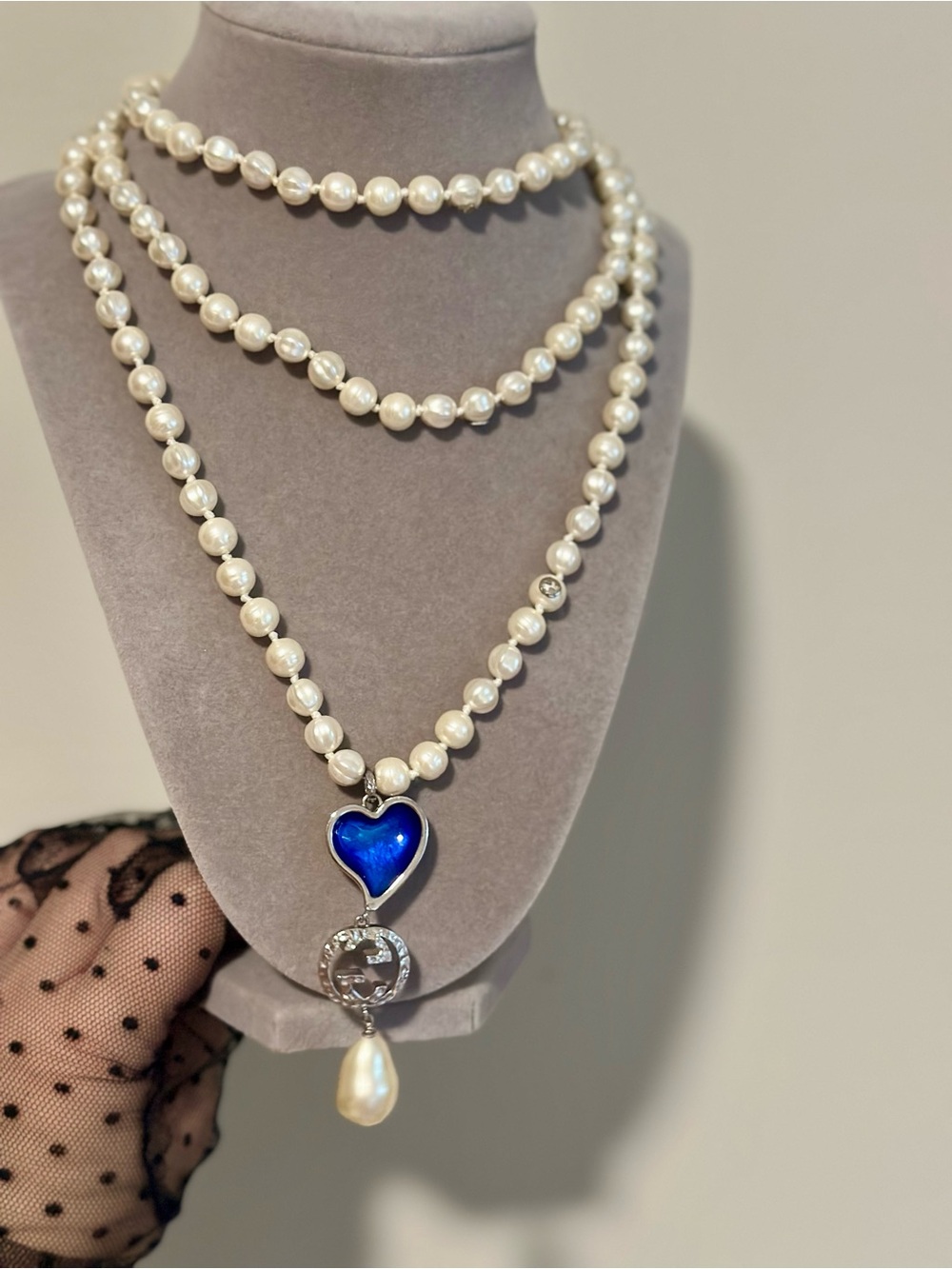 Gucci Runway Pearl Blue enamel heart GG Reversible Pendant Necklace - Picture 13 of 17